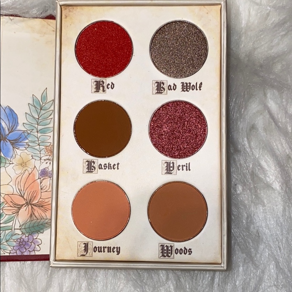 Eyeshadow palette